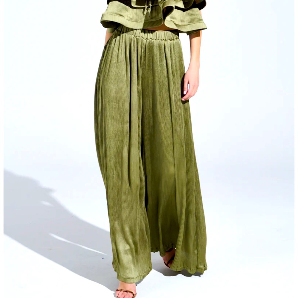 FLY AWAY WITH ME PLEATED PALAZZO PANT - L
